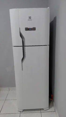Geladeira Eletrolux semi nova