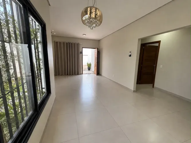 Locação. Casa 3 quartos sendo 1 suite. Centenário.