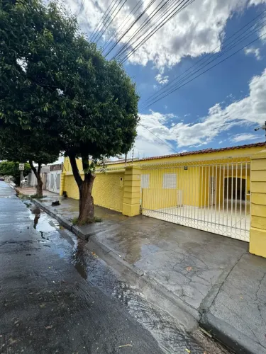 Casa a venda no cpa 2 com laje e 3 quartos e Edícula e piscina
