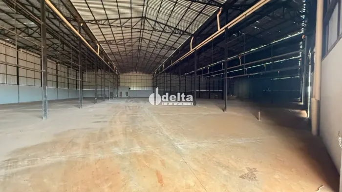 Galpão disponível para venda no bairro Loteamento Centro Empresarial Leste I em Uberlândia