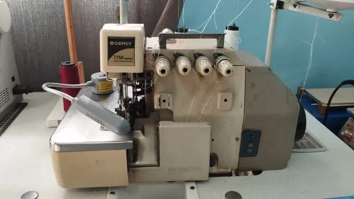 Máquina Overloque Ponto Cadeia-Direct drive