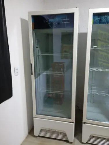 Cervejeira expositora 572 litros110v cor branca, marca Metalfrio
