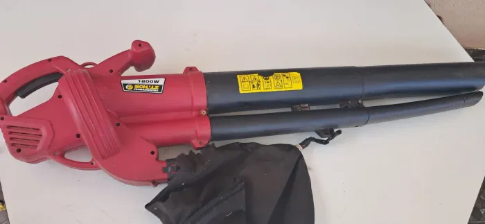 Soprador e Aspirador de Folhas SFE 1800 - 1800 W - 120V - Schulz