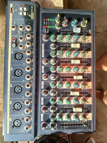 Mesa de Som 8 Canais ARCANO com entrada para pen-drive