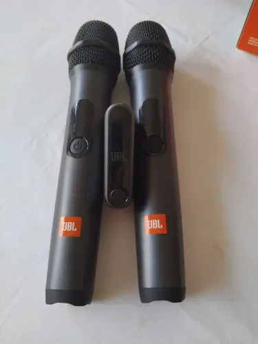 Microfone sem fio da J B L são dois microfone 