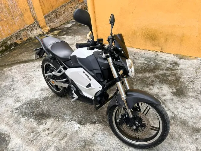 Shineray SHE-S 3000 elétrica 2023 com 2 baterias ? apenas 7.840 km