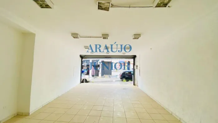 Salão Comercial para Locação no Centro de Americana-SP com 250m² : 2 Salas, 4 Banheiros, E