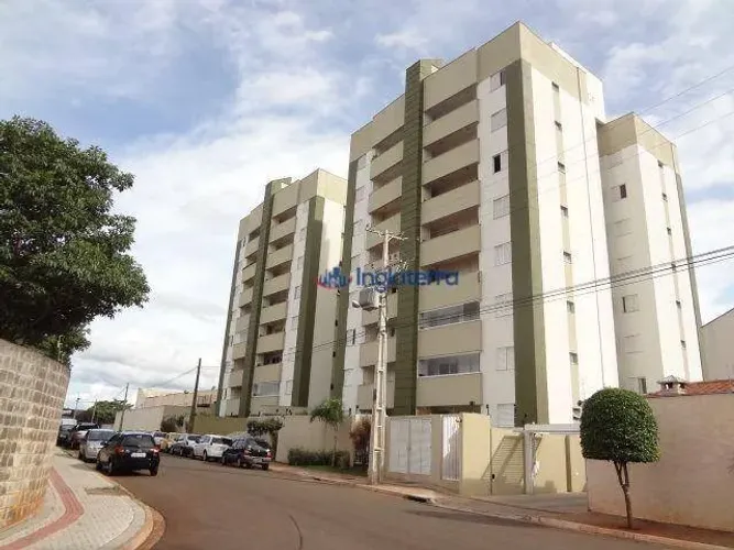 Apartamento no Edif. Bella Fiori com 3 Quartos para alugar, 75 m² por R$ 1.450/mês - Vale