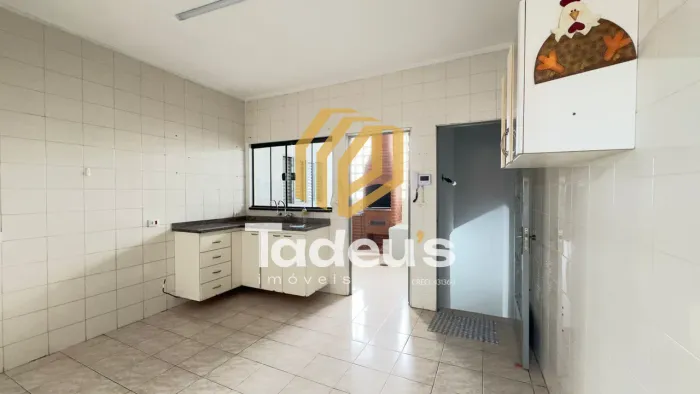 Sobrado com 3 dormitórios para locação, 100m² por R$ 2.300,00/mês - Vila Brasil - Santa Bá