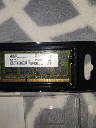 Memória RAM de notebook de 4GB DDR3 PC3-10600 (1333MHz). Esta memória RAM de 4GB DDR3. ___