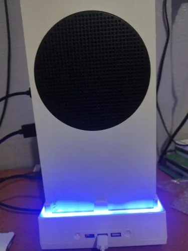 Vendo Xbox série s novo na caixa ..com base luminosa..suas baterias para o controle 