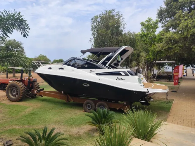 Lancha Focker 305 Black
