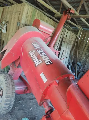 Colheitadeira jumil penha foguetinho trator agrícola