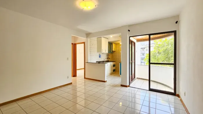 Apartamento em ótima localização do Itacorubi com 2 quartos e 2 vagas!