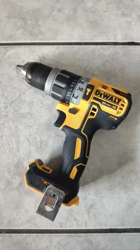 Vendo Parafusadeira e Furadeira de Impacto 1/2Pol. 20V MAX Brushless DEWALT