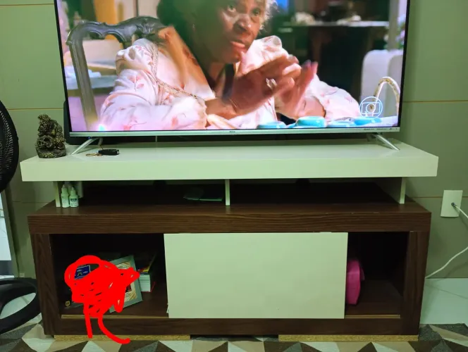Vendo rack bom, no precinho, precisando apenas reforçar duas rodeirinhas 