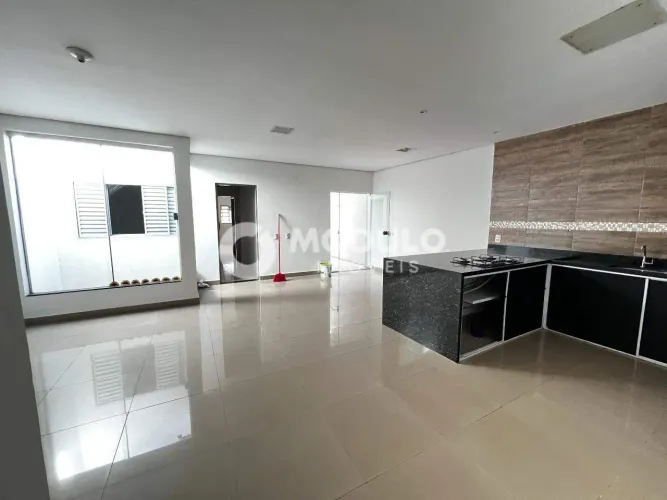 Casa em condomínio disponível para locação no bairro Taiaman.
