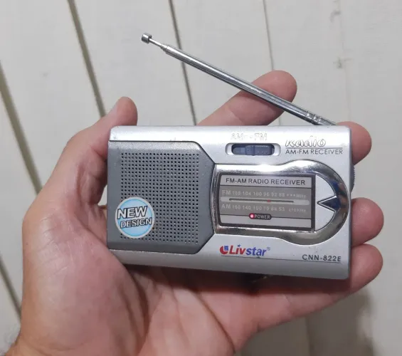 Rádio radinho antigo AM FM reliquia pequeno de bolso 