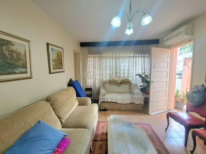 Sobrado à venda de 168m², 3 dormitórios, 4 banheiros, 2 salas e 1 vaga