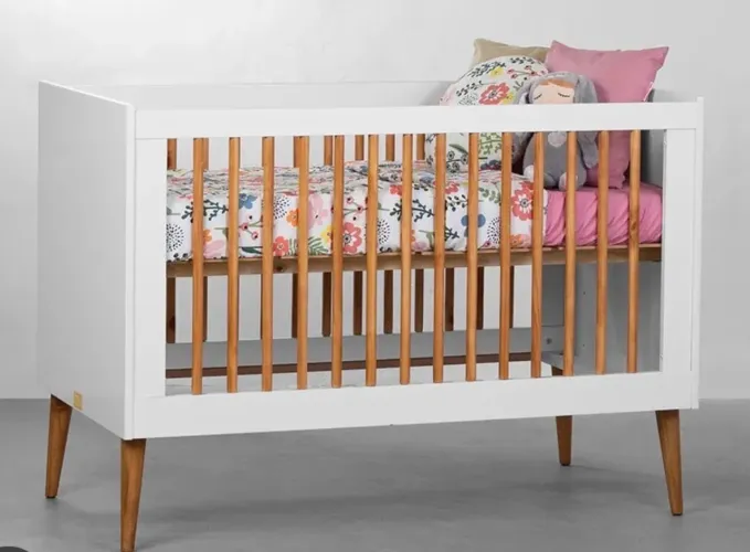 Berço Mini Cama Com Pés QUATER linha Retrô - Branco Fosco + colchão americano