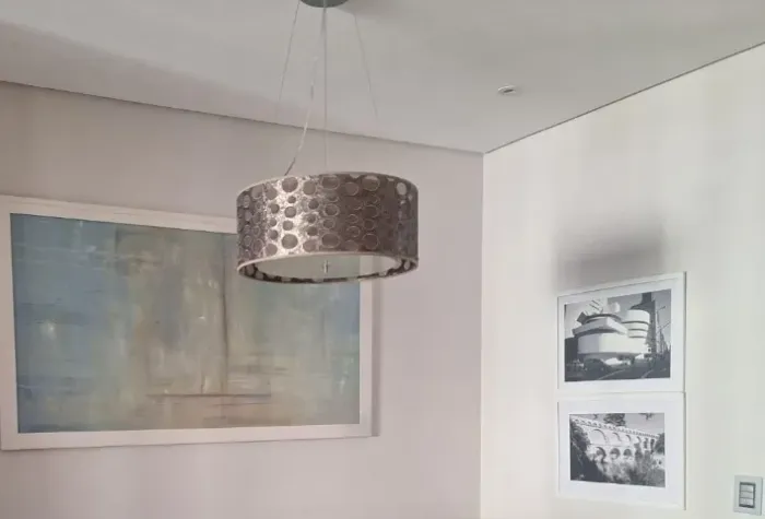 Luminária com bordado