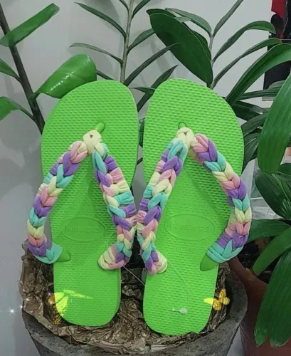 Chinelo havaianas bordado