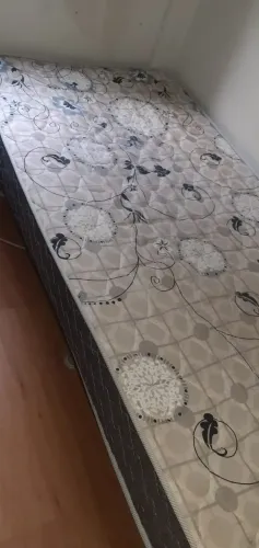 Doa-se cama box de solteiro