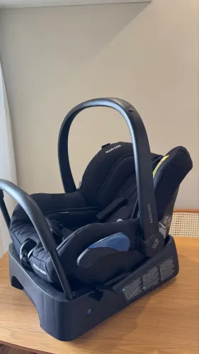 BEBÊ CONFORTO MAXI COSI COM BASE ISOFIX