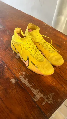 Chuteira Nike mercurial