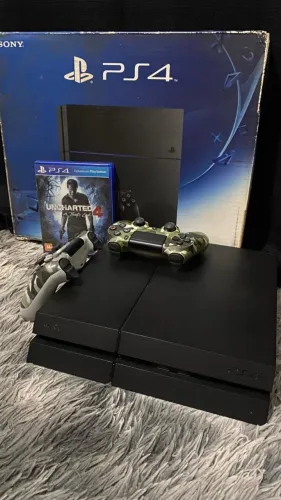 Playstation 4 com 1 TB de memória e dois controles