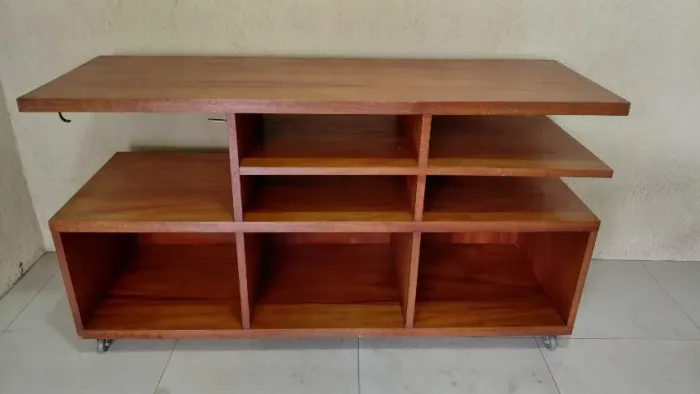 Rack / Estante Multiuso em Madeira Nobre com Rodinhas