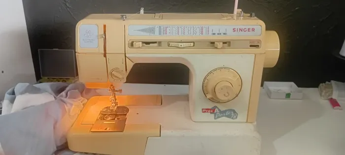 Máquina de Costura Singer