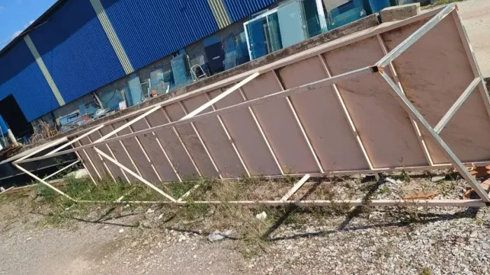 TOLDO DE FERRO