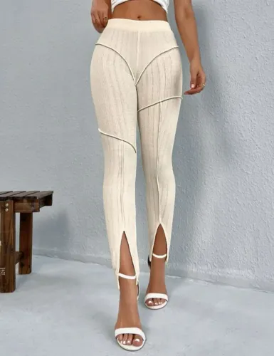 Calça em malha com fenda frontal 