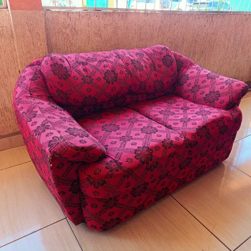 Sofá 2 Lugares Vermelho Usado - Bom Estado