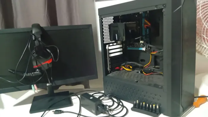 Computador i7 de sétima geração com chipe gráfico + monitor hd/ 8 de ram