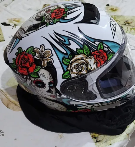 Capacete de moto Axxis feminino