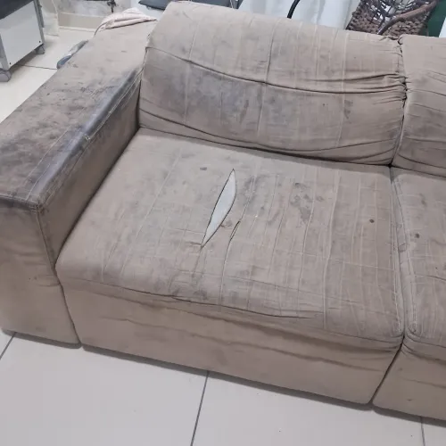 Sofá, precisa de boa lavada