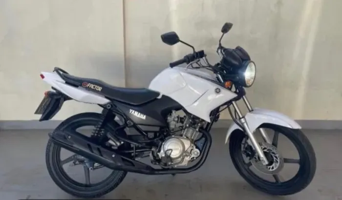 Yamaha factor 125 em días só no ponto de transferir econômica partida elétrica