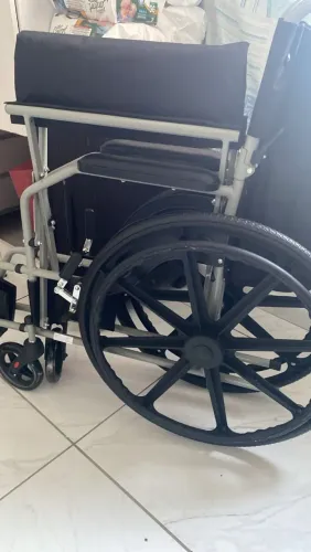 Cadeira de rodas e banhop