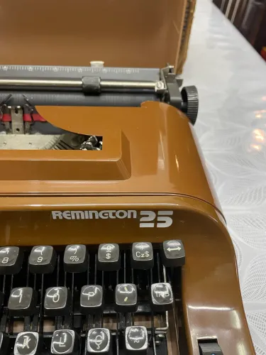 Máquina de Escrever Remington 25 Vintage - Na Caixa e Maleta Original