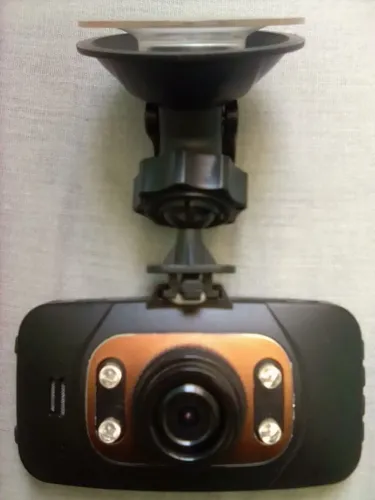 Câmera de segurança veicular com iluminação infravermelha - grava vídeo em cartão micro SD