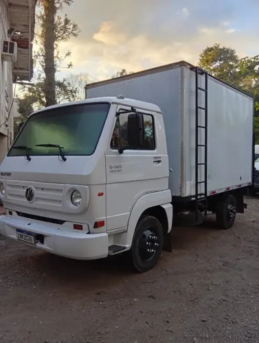 VW 5160 Baú Plataforma