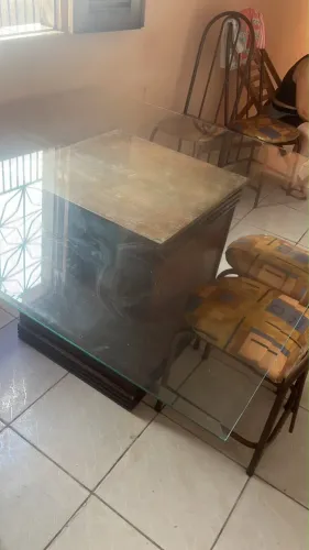 Mesa de vidro sem as cadeiras / Fortaleza-Ce