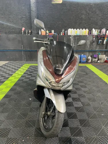 PCX DLX 2022