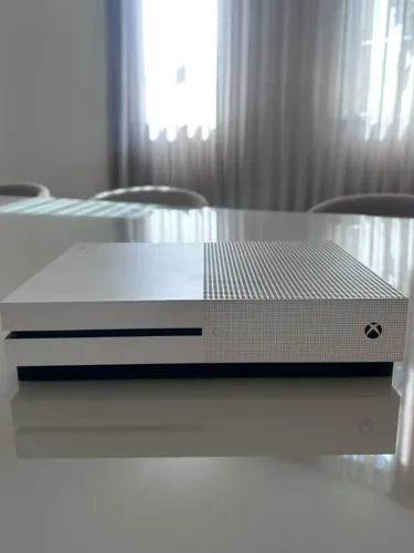 Xbox one s 1 tb -1 controle