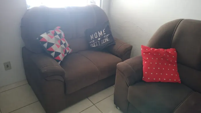 2 Sofás Usados Bem Conservados + Almofadas Decorativas