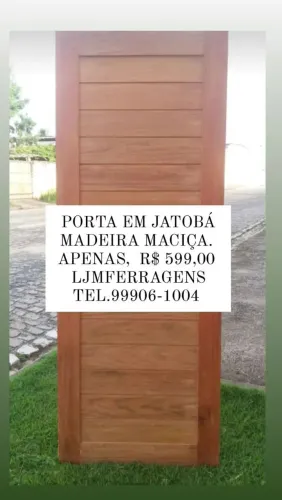 PORTA EM MADEIRA MACIÇA DE JATOBÁ. 