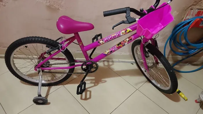 Uma bicicleta para crianças aro 20