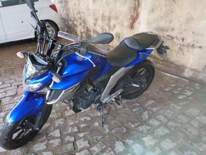Valor 17.000 .Moto toda revisada, pneus novos, tudo em dia.